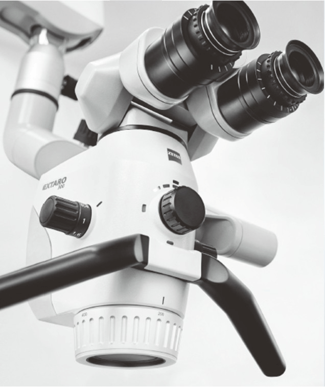 世界最高水準のカールツァイス社製「手術顕微鏡 EXTARO 300」